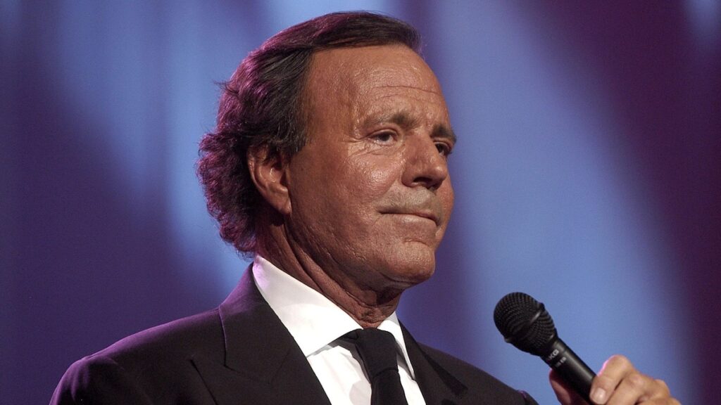 Julio Iglesias rompe el silencio sobre las preocupaciones de salud y habla sobre la nueva serie de Netflix