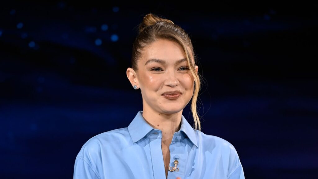 Gigi Hadid Reinventa estilo de oficina con elegancia y estilo