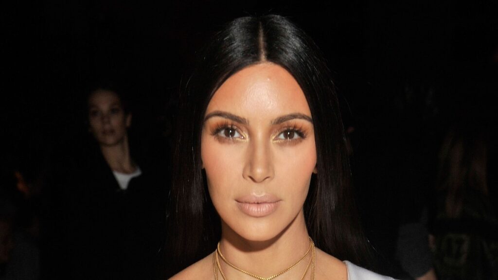 ¿Qué sigue para el juicio por robo de París de Kim Kardashian después de que el sospechoso muera