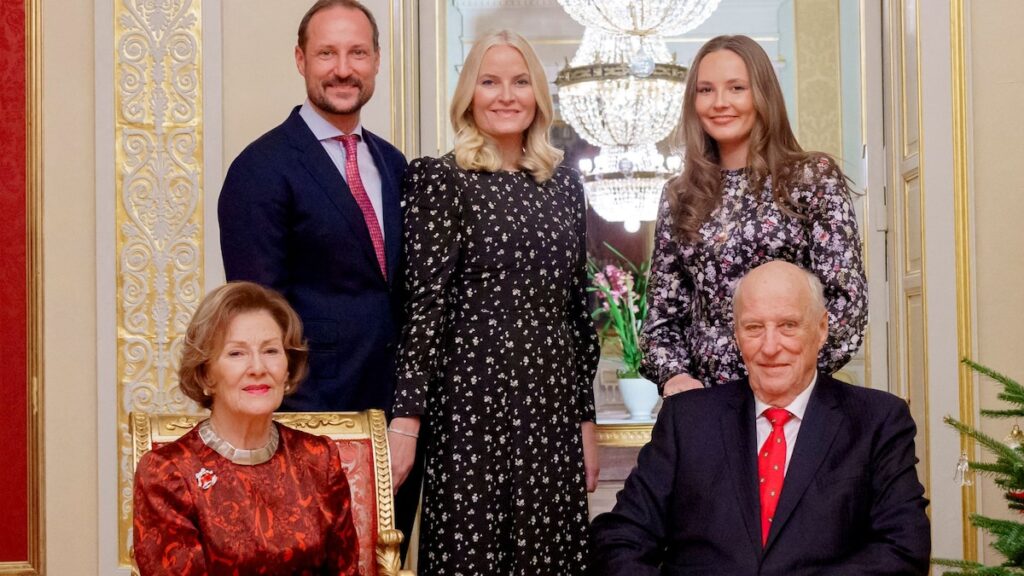 Reina Sonja de Noruega llevada por ambulancia aérea al hospital: lo que sabemos