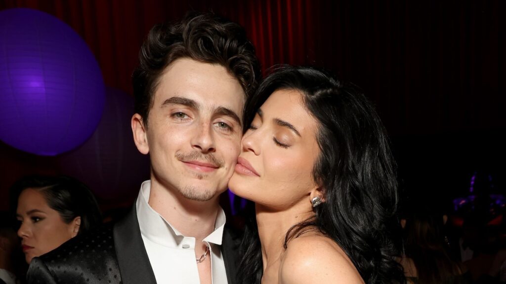 Kylie Jenner y Timothée Chalamet empacaron en la PDA mientras disfrutan de Coachella