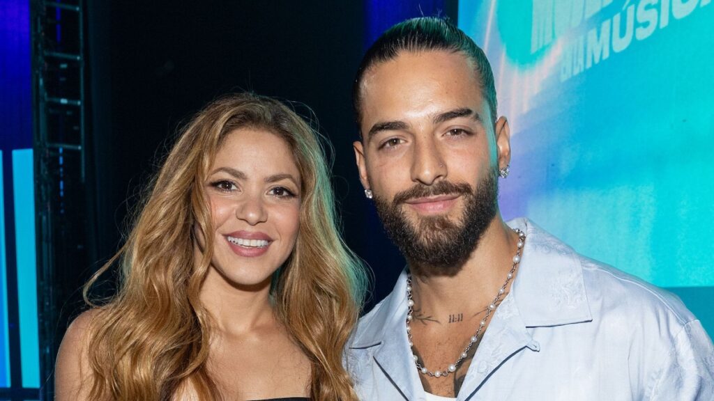 Shakira muestra sus habilidades de equitación en el rancho de Maluma