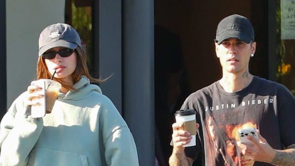 Justin Bieber golfs mientras Hailey declara que es su “última coachella”