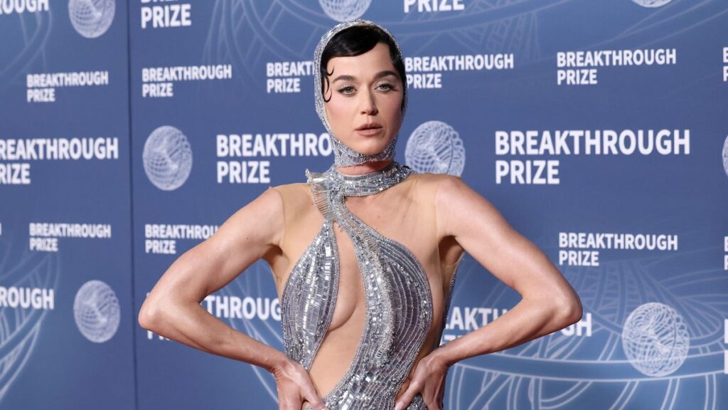 La aventura de origen azul de Katy Perry provocó por signos celestiales de su madre y los cielos