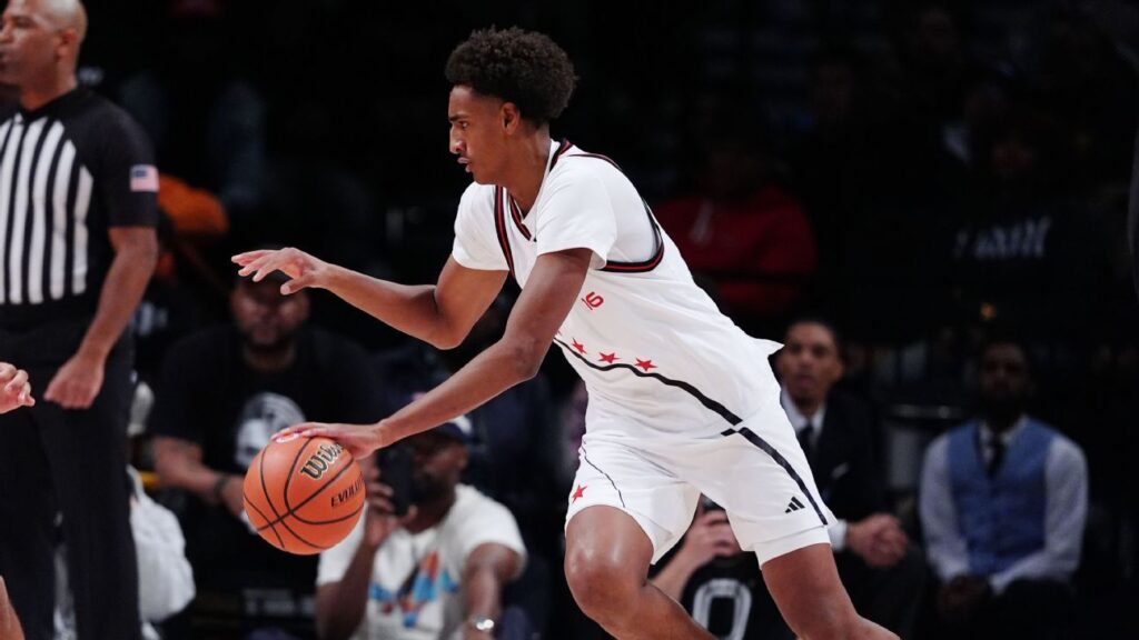 Alijah Arenas, en coma inducido tras accidente, según fuentes