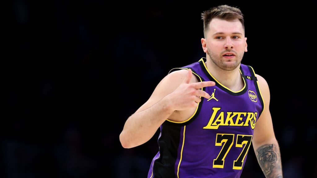 El récord histórico que logró Luka Doncic en los Lakers con sus 30 puntos ante el Thunder
