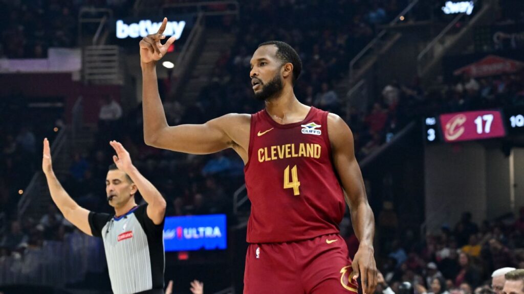 Evan Mobley, De Los Cavaliers, Elegido Jugador Defensivo del Año