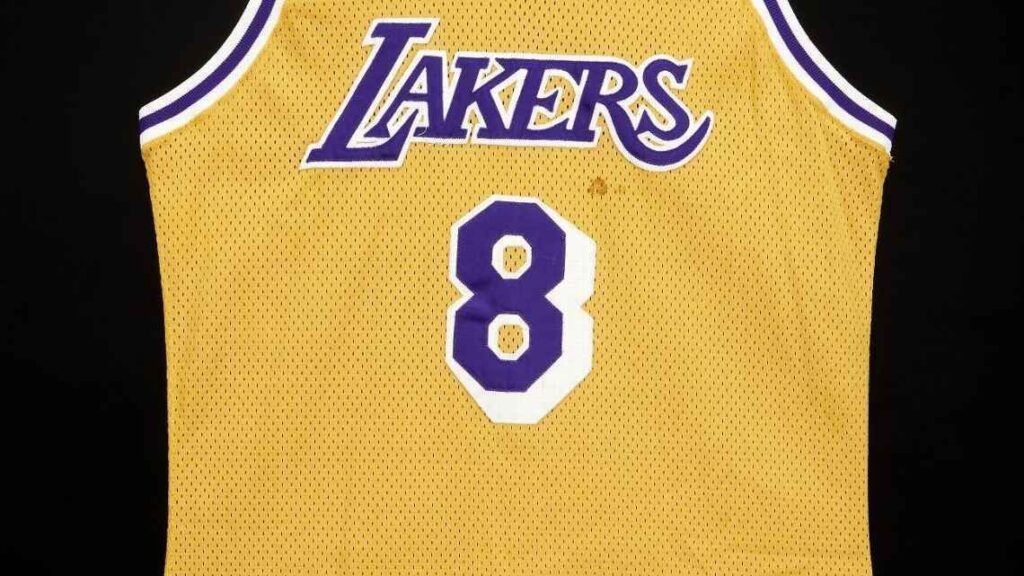 Jersey de debut de Kobe Bryant Con Lakers se Vende por Cifra Récord de 7 Millones de Dólares