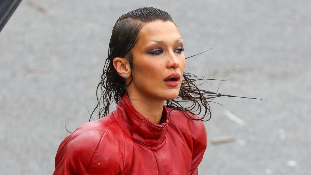 La intensa escena de lesiones de Bella Hadid en el set de ‘La belleza’
