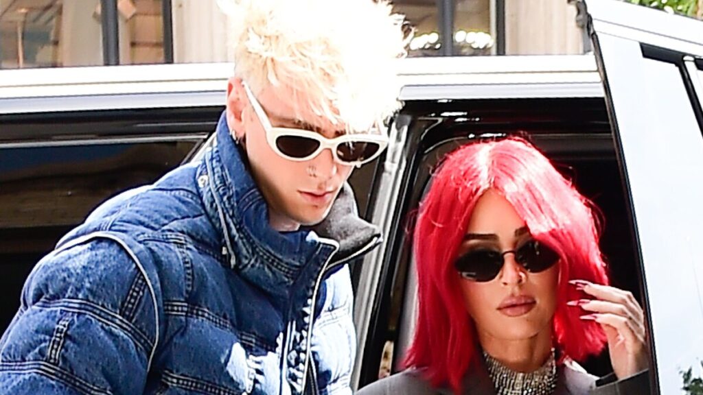 Megan Fox y MGK navegan en copenta días después del nacimiento del bebé