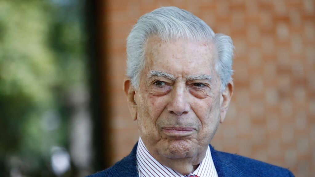 Mario Vargas Llosa, escritor ganador del Premio Nobel peruano, muere a los 89 años