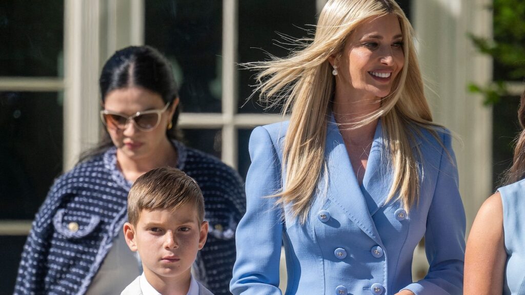 El hijo de Ivanka Trump toca el piano para el presidente del abuelo Trump en la Casa Blanca: Watch