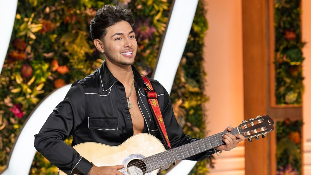 Mky trae su juego A durante el showstopper de la semana de Hollywood