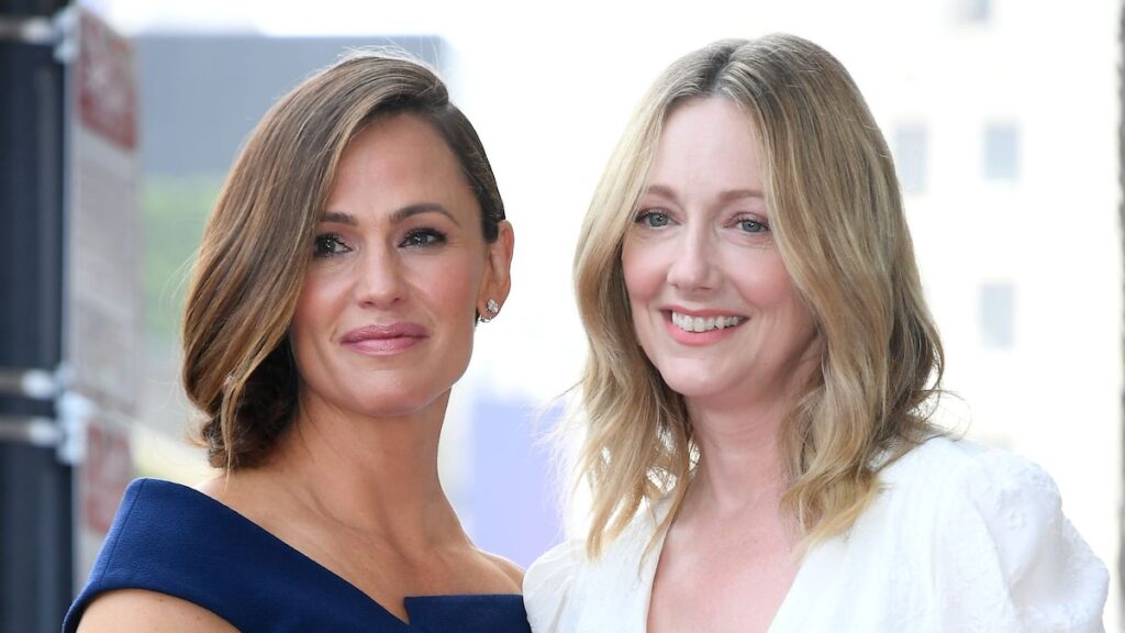 ¿Jennifer Garner y Judy Greer planean una secuela ’13 en 30 ‘? Las estrellas se hicieron cargo de París en la reunión