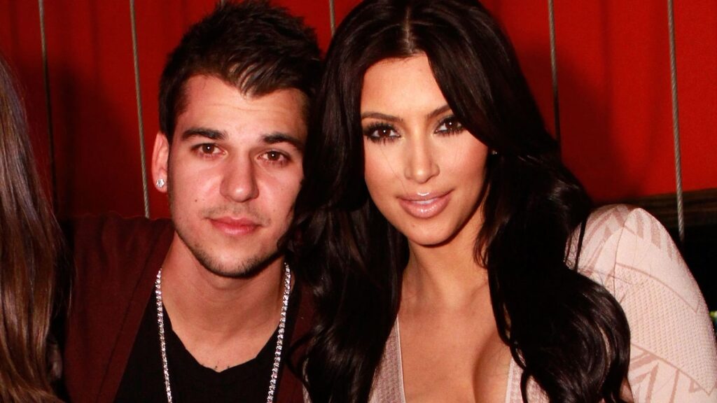 Rob Kardashian se une a Kim Kardashian en un momento familiar raro mientras celebra con sus hijos