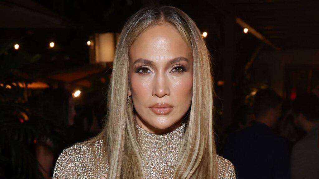 Jennifer López hace que comer un burrito se vea glamoroso en el set de su nueva comedia romántica