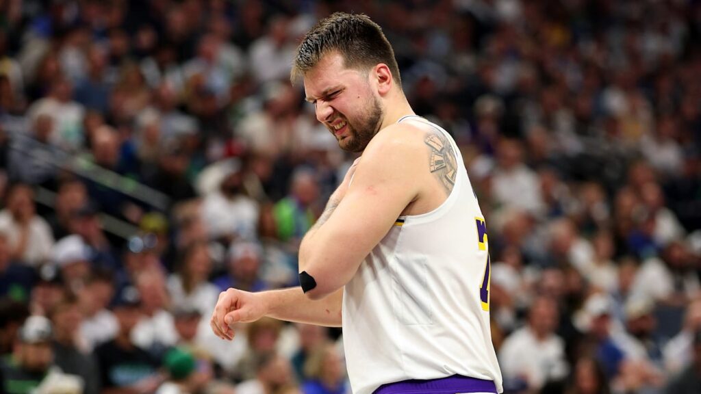 La dura crítica de Magic Johnson a JJ Redick sobre cómo utilizó a LeBron y Luka Doncic en el Juego 4 ante Minnesota