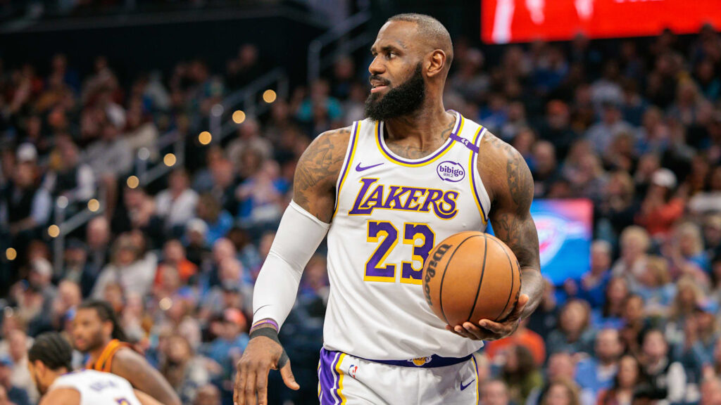 LeBron James se quedará en los Lakers y jugará al menos otra temporada en la NBA
