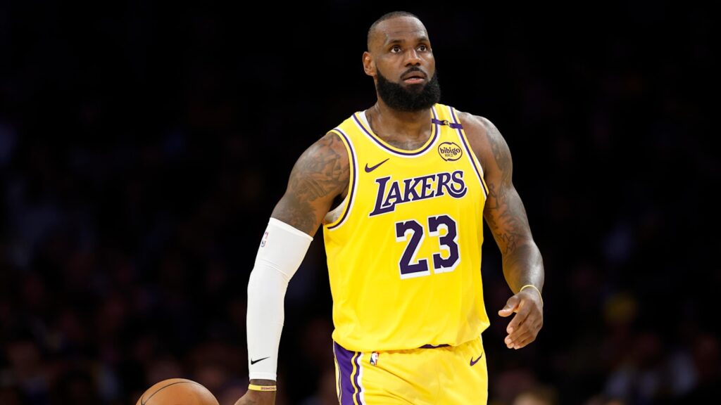 LeBron James sufre lesión grave de rodilla en la eliminación de los Lakers ante Timberwolves