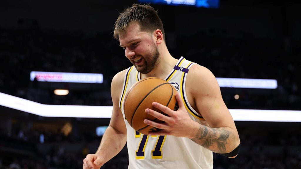 3 superestrellas que podrían adquirir los Lakers si no llegan a un acuerdo de extensión con Luka Doncic