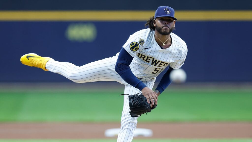 Yankees podrían obtener a abridor de los Cerveceros para juntarlo con Max Fried y Carlos Rodón