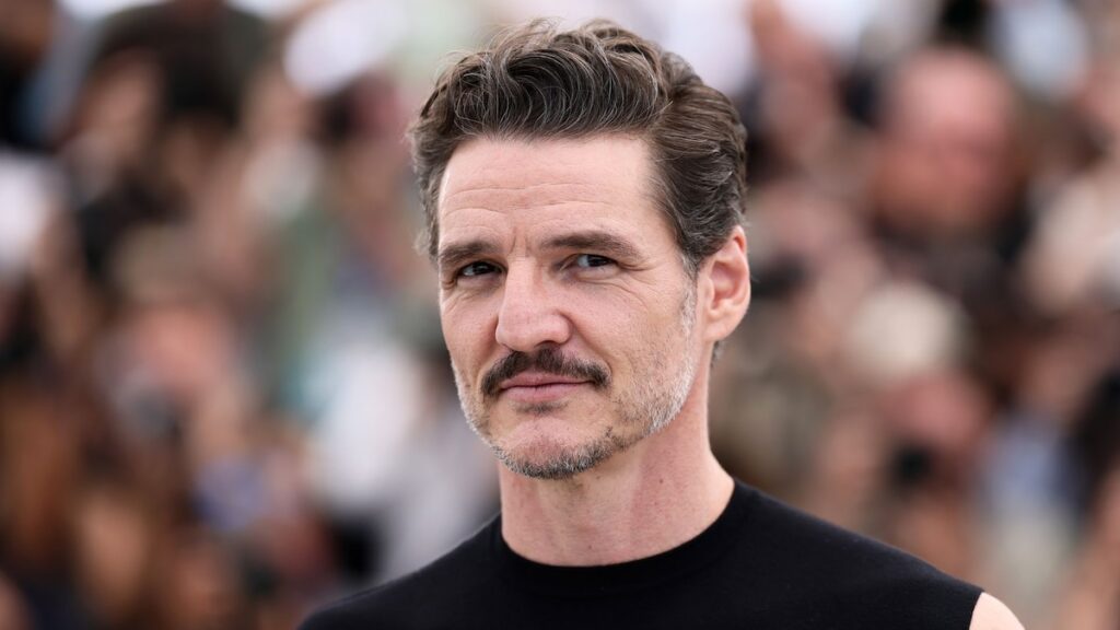 Pedro Pascal muestra sus bíceps perfectamente esculpidos, e Internet no puede obtener suficiente