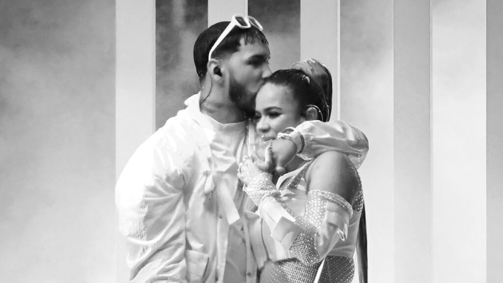 Karol G comparte detalles de su pasado tóxico con Anuel