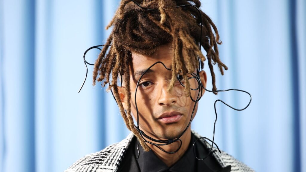 El tocado de Jaden Smith robó el espectáculo en la Gala Met 2025: vea su mirada audaz