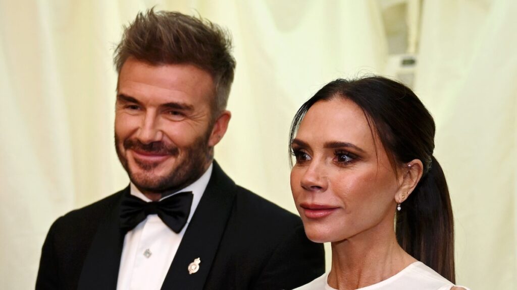 Victoria Beckham ignora los rumores de tensión familiar mientras se pone en juego durante el fin de semana Victoria Beckham ignora los rumores de tensión familiar mientras se pone en juego durante el fin de semana