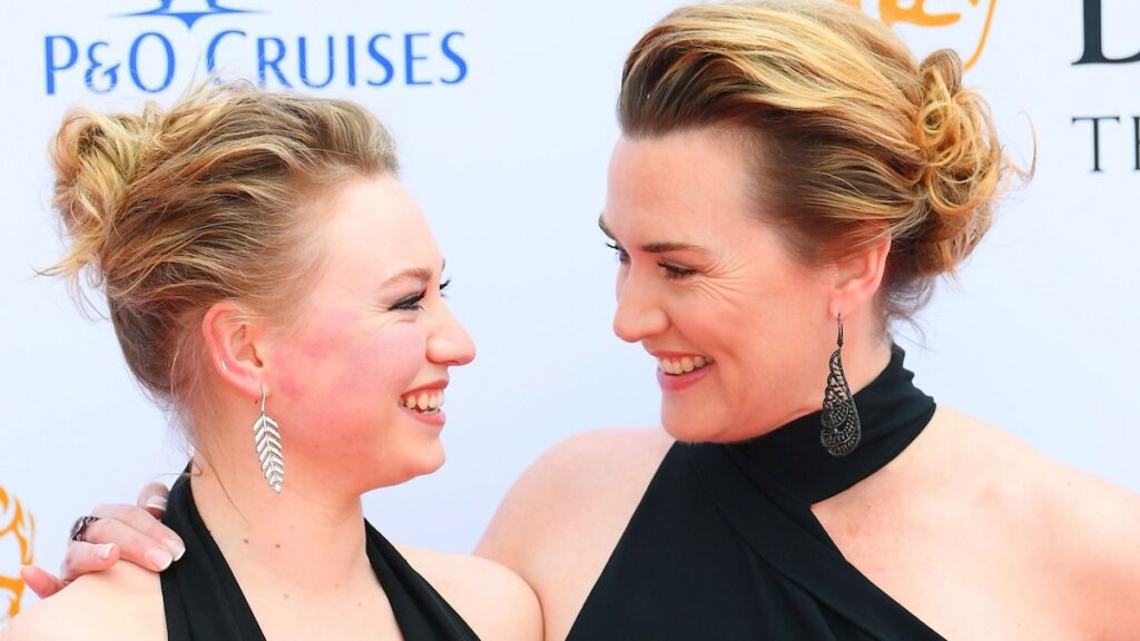 Conoce a Mia Threapleton, la hija de Kate Winslet y la estrella en ascenso de Cannes