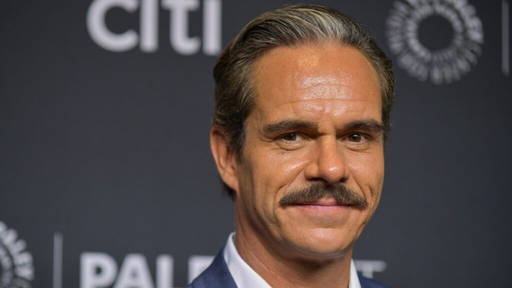 El ícono de la telenovela del milenio Tony Dalton hace su debut ‘The Last of Us’