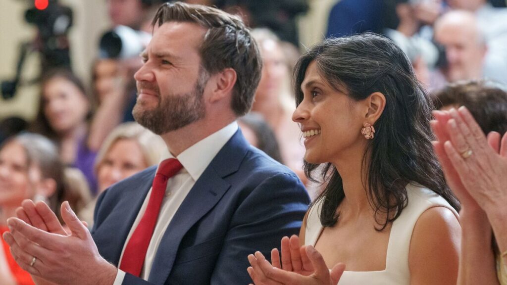 Segunda dama Usha Vance se une a la primera dama Melania Trump en el evento para madres militares