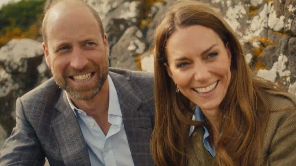 El Príncipe y la Princesa de Gales presentan nuevos miembros de la familia.