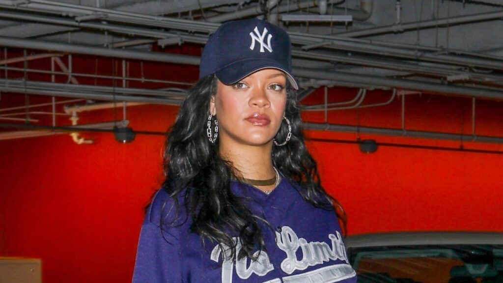 Rihanna muestra su bulto de bebé después de su revelación de Gala Big Met Gala