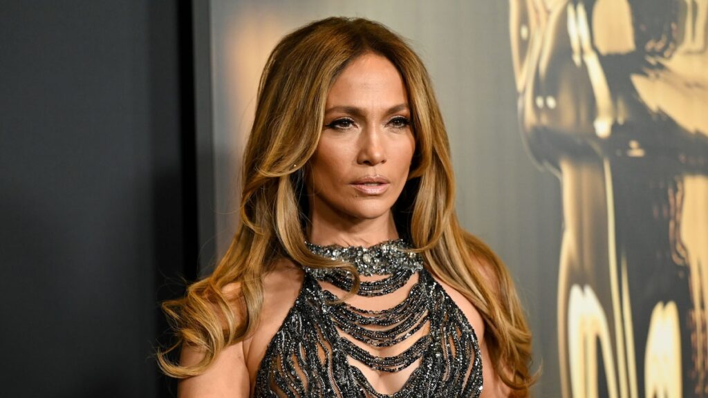 Cómo Jennifer López ayudó a rescatar a su peluquero después de que su auto ‘se incendió mientras conducía’