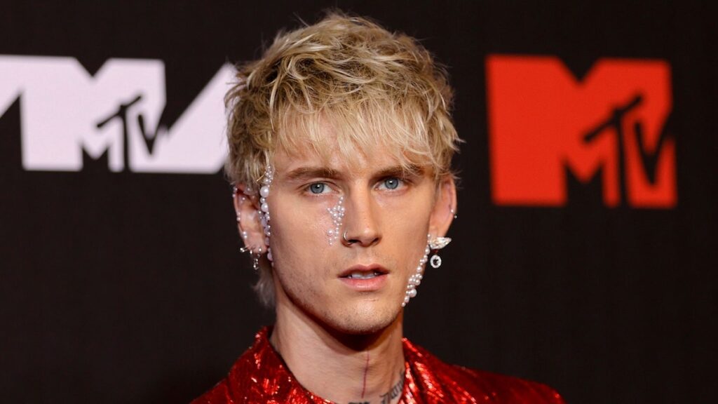 Machine Gun Kelly comparte la primera selfie con su bebé y el bebé de Megan Fox