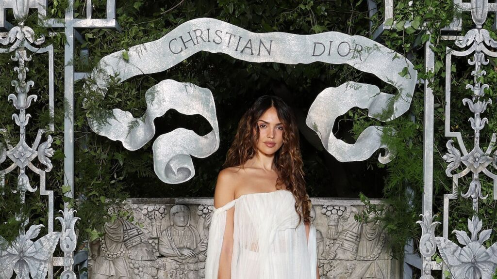 Eiza González y Natalie Portman brillan en la pista en Dior’s Cruise en Roma Eiza González y Natalie Portman brillan en la pista en Dior’s Cruise en Roma