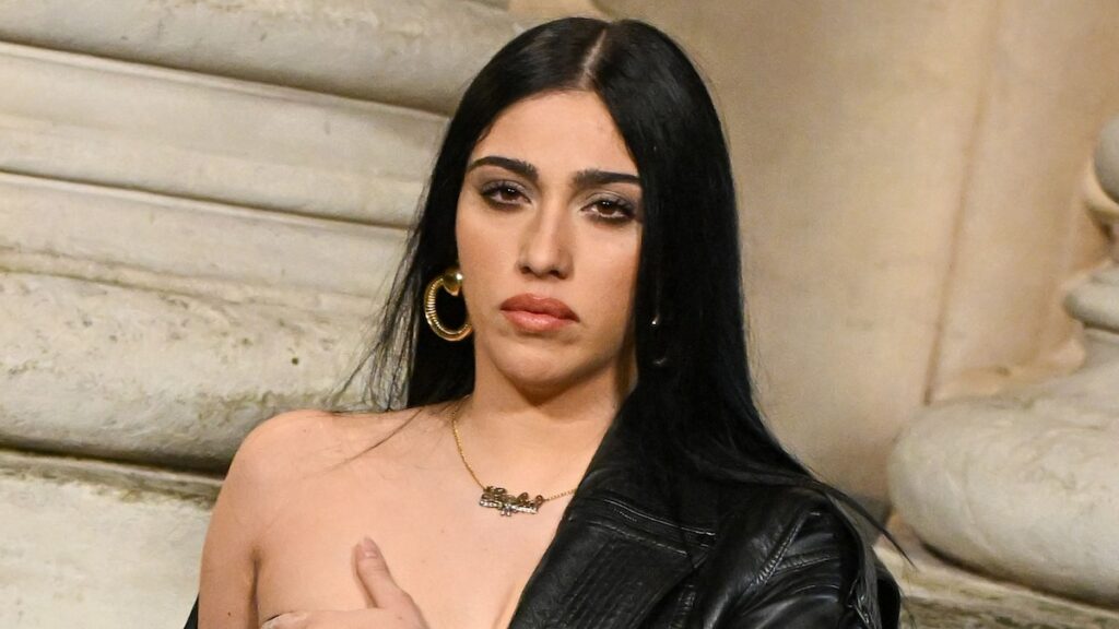 Lourdes Leon Channels ’90s Cool en un aspecto sin problemas
