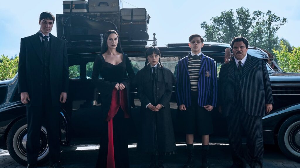 ‘Miércoles’ deja caer nuevas fotos y se burla de una temporada espeluznante 2