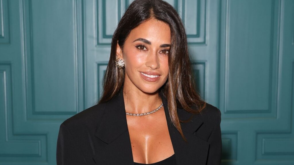 Antonela Roccuzzo Stuns en Chic Miami Beach Photossion