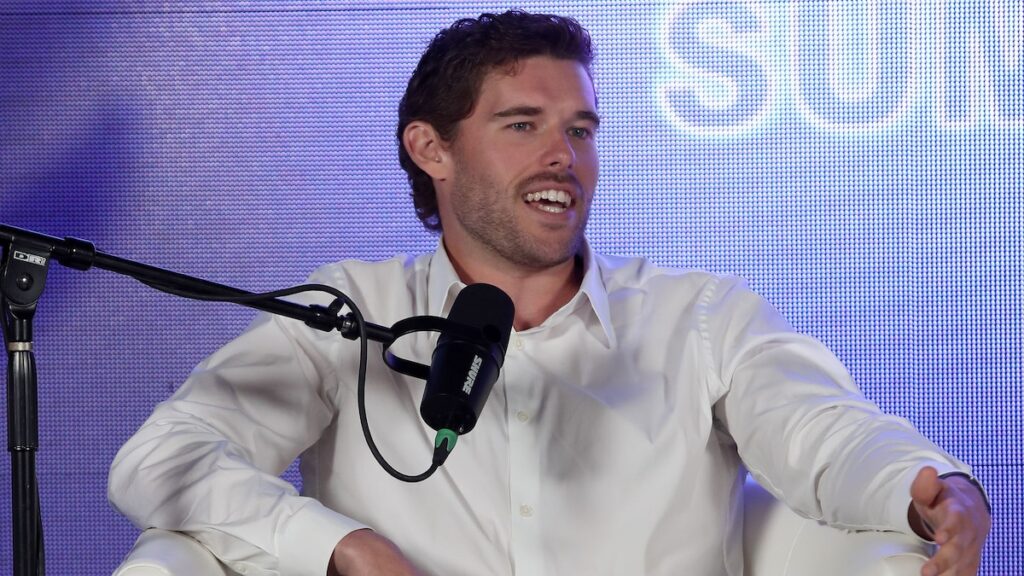 Christopher Schwarzenegger se abre sobre la transformación de la pérdida de peso: ‘Probé todo’