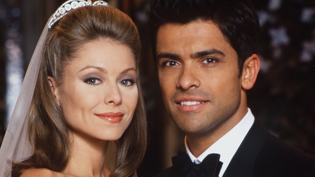 Mark Consuelos elogia a Kelly Ripa después de casi tres décadas juntos: ‘Feliz aniversario sexy’
