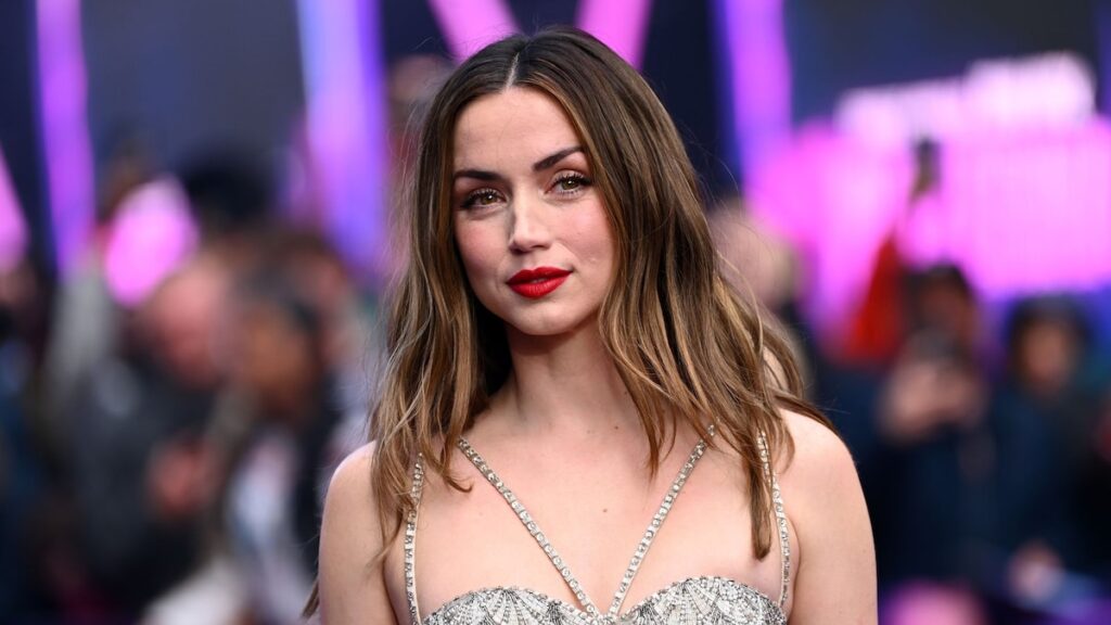 Ana de Armas revela que su familia no está impresionada por sus papeles de películas