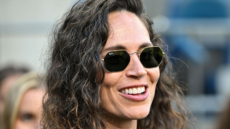 Bird ES Primera Directora General Del Equipo Femenino de Ee. Uu.