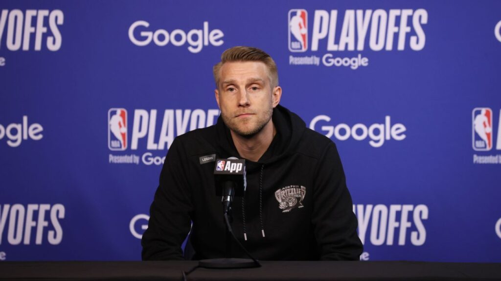 Grizzlies Contratan Un entrenador de tuMas Iisalo de como Tras Uniesta Interino