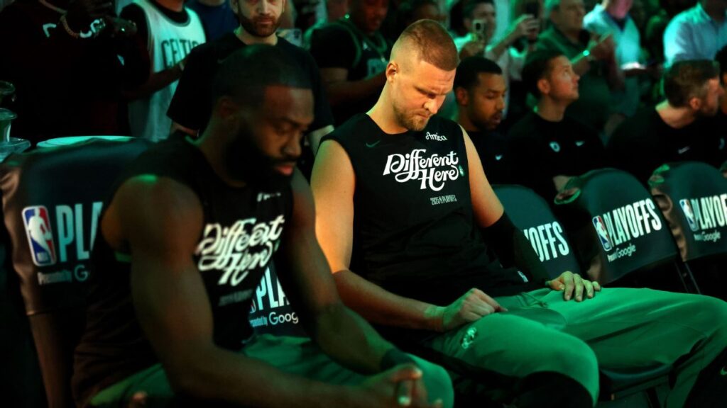 Kristaps Porzingis (Enfirmedad), probable Para El Juego 2 Contra Knicks