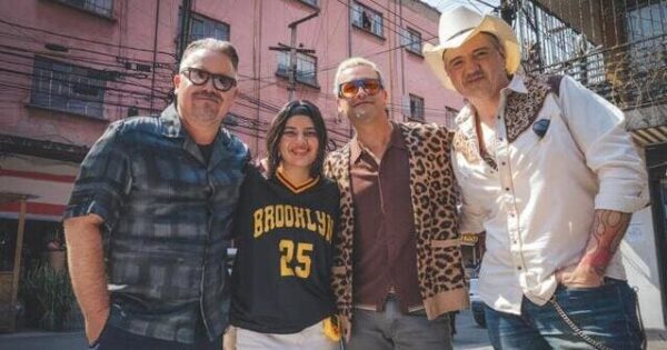 Mari “La CARAJITA” SE UNE A LOS AMIGOS INVISIBLES YA JONAZ PARA PENESTAR EL REMIX DE “WIKI WIKI”