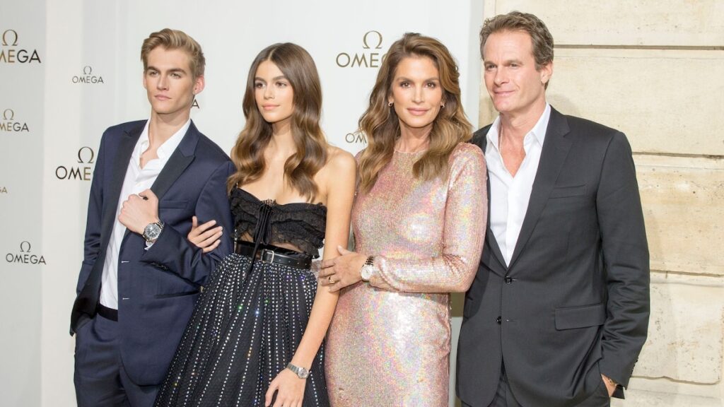 Kaia y Presley Gerber se abren sobre el crecimiento con la famosa madre Cindy Crawford