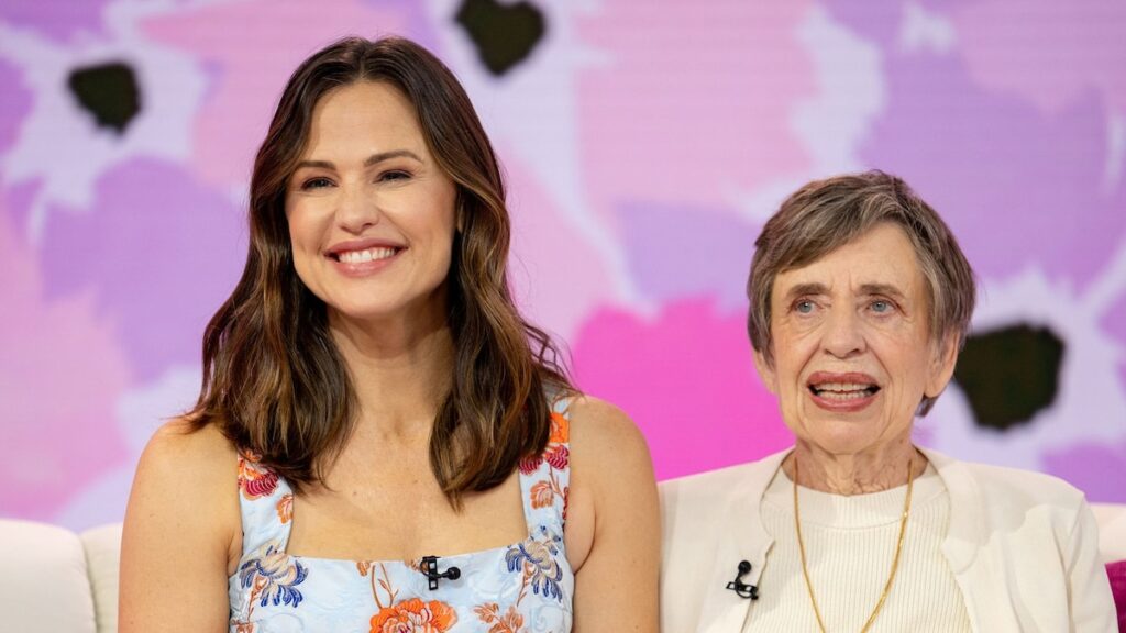 Jennifer Garner celebra el 87 cumpleaños de su madre con adorable video