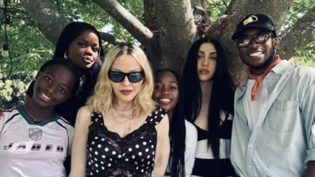 Madonna celebra el Día de la Madre con un mensaje sincero y fotos familiares raras